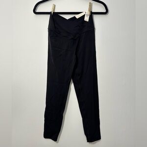 NWT Aerie Offline High Waisted Crossover Legging Size Medium Short in True Black